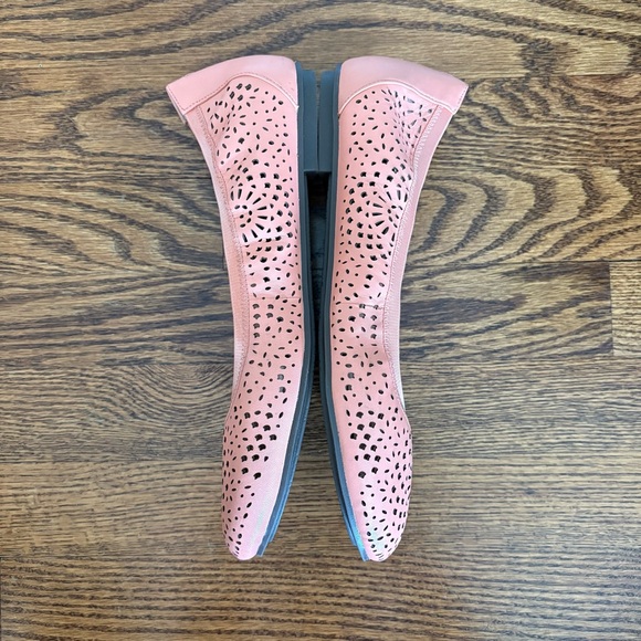 NEW Vionic Robyn Coral Perforated Flats Size 9 - Picture 3 of 7